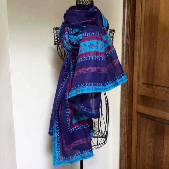 Beautiful oversized Scarf/Wrap 96”x37” - Picture 3 of 4